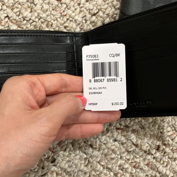 COACH Wallet In Signature F75083 - Picture 10 of 10